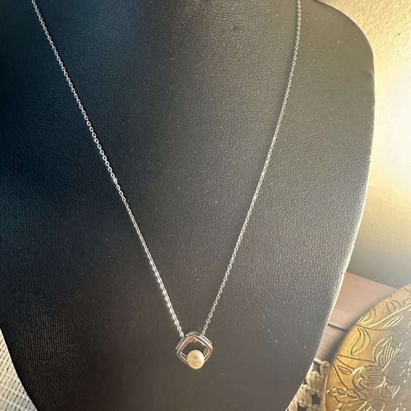 Silver 925 and Pearl Diamond Shape Necklace - Picture 7 of 8